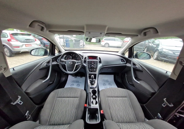 Opel Astra cena 25900 przebieg: 117000, rok produkcji 2012 z Żnin małe 781